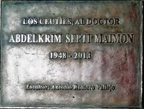 Escultura homenaje al doctor Abdelkrim